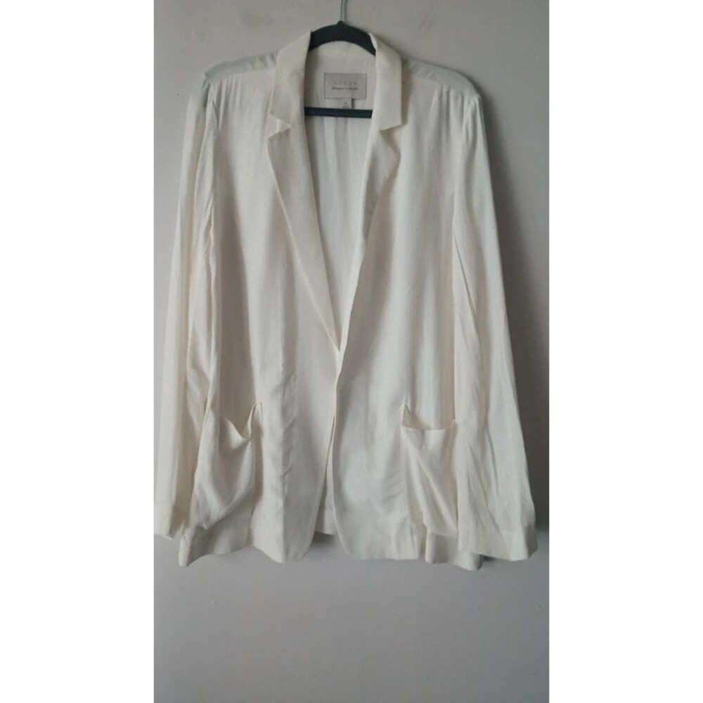 Hinge (Seattle) white jacket size medium